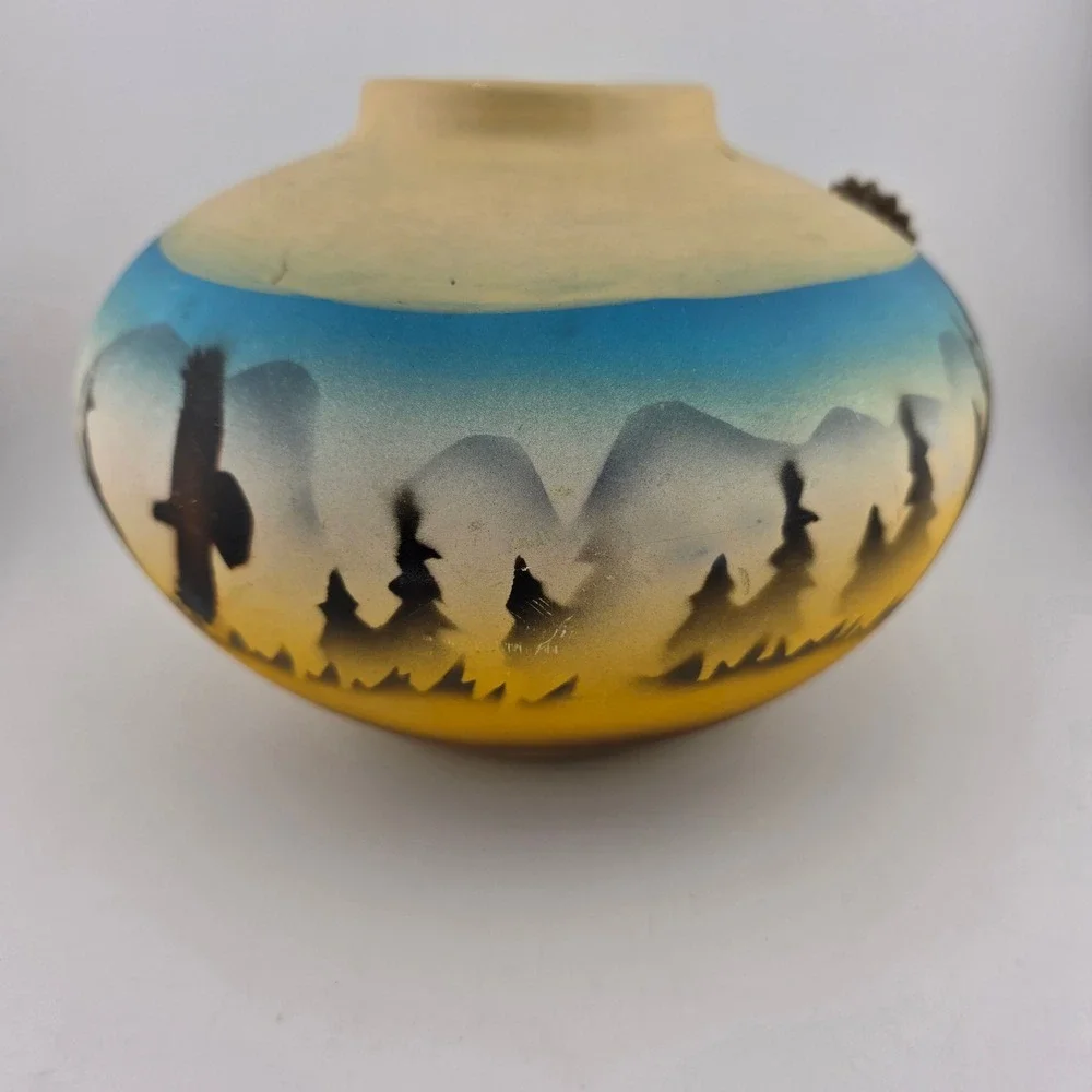 Wolf Dreamcatcher Pottery Native American Vase Southwestern GOOD Decor